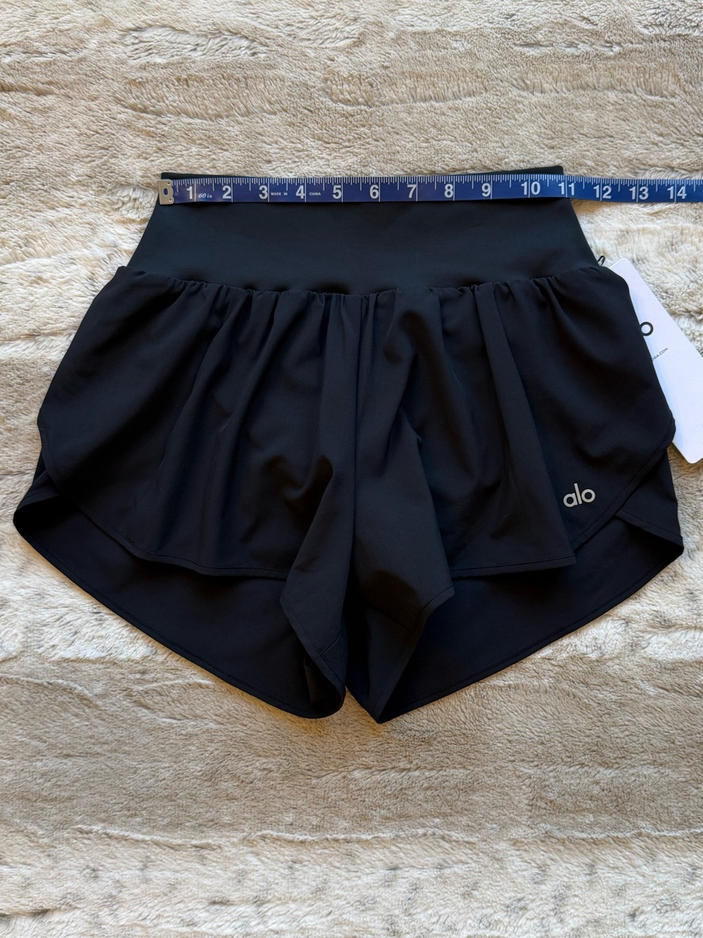 NWT💕RARE ALO Gold Medal Short in Black Size XS - Picture 7 of 13